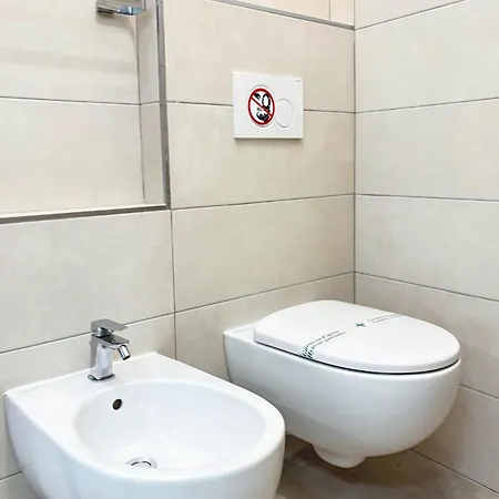 לינה וארוחת בוקר Nemo Centre