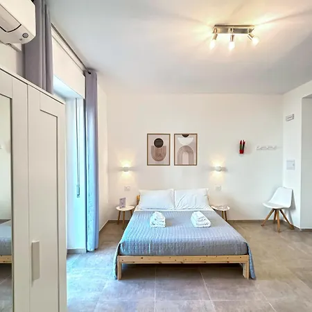 לינה וארוחת בוקר Nemo Centre 3*