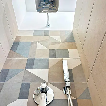 Nemo Centre לינה וארוחת בוקר